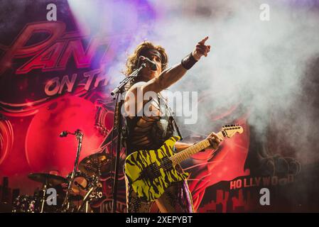 L'american Band Steel Panther si è esibita al Danish Copenhell Festival 2024. Credito: Andrea Pinna Foto Stock