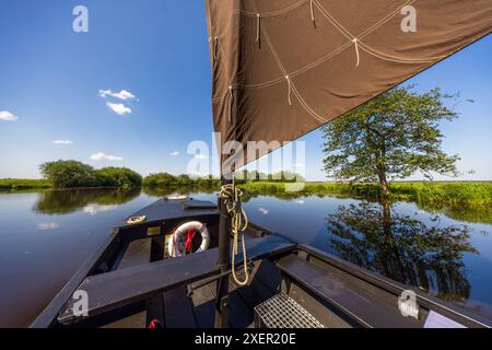 Gita in chiatta di torba sul fiume Hamme da Worpswede a Osterholz-Scharmbeck, bassa Sassonia, Germania Foto Stock