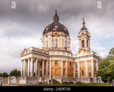 Vista della Basilica di Superga a Torino, Piemonte, Italia, capolavoro barocco dell'architetto Filippo Juvarra, situato sulla collina di Superga che si affaccia Foto Stock