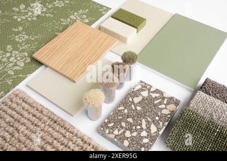 Scheda campione di materiale per interni di design verde terroso con tessuti, terrazzo, legno e carta da parati per il concetto di Mood Board per la decorazione domestica Foto Stock