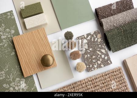 Scheda campione di materiale per interni di design verde terroso con tessuti, terrazzo, legno e carta da parati per il concetto di Mood Board per la decorazione domestica Foto Stock