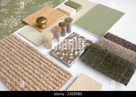 Scheda campione di materiale per interni di design verde terroso con tessuti, terrazzo, legno e carta da parati per il concetto di Mood Board per la decorazione domestica Foto Stock