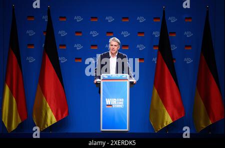 Essen, Germania. 29 giugno 2024. Marc Jongen (deputato AfD) parla alla conferenza del partito nazionale AfD nella Grugahalle di Essen. Alla conferenza di due giorni, l'AfD prevede di eleggere un nuovo comitato esecutivo federale, tra le altre cose. Numerose organizzazioni hanno manifestato opposizione alla riunione e più di una dozzina di contro-dimostrazioni. Crediti: Bernd von Jutrczenka/dpa/Alamy Live News Foto Stock