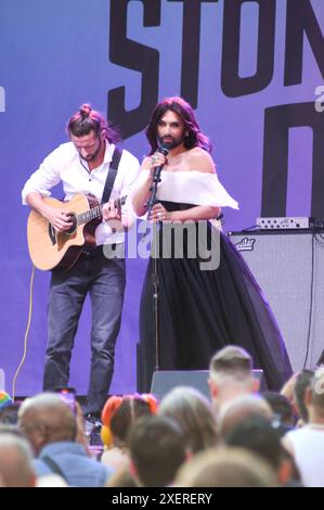 New York, Stati Uniti. 28 giugno 2024. Conchita Wurst si esibisce al Pride Live Stonewall Day 2024 all'Hudson Yards di New York, NY il 28 giugno 2024. (Foto di Efren Landaos/Sipa USA) credito: SIPA USA/Alamy Live News Foto Stock