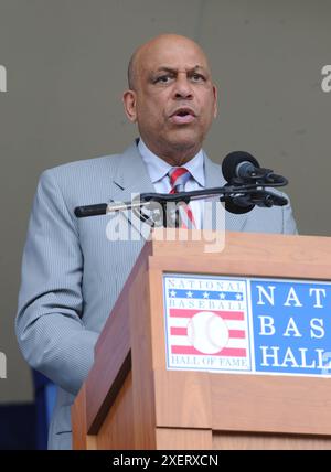 **FILE PHOTO** Orlando Cepeda è morto. New York, NY-luglio 28: Orlando Cepeda partecipa alla cerimonia di induzione della National Baseball Hall of Fame il 28 luglio 2013 a Cooperstown, New York. Crediti: George Napolitano/MediaPunch Foto Stock