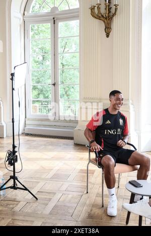 Freiberg, Germania. 29 giugno 2024. Youri Tielemans, in Belgio, nella foto durante un momento stampa informale di alcuni giocatori della nazionale belga dei Red Devils, sabato 29 giugno 2024 nel loro campo base a Freiberg am Neckar, in Germania, durante i Campionati europei di calcio UEFA Euro 2024. Lunedì i Red Devils incontreranno la Francia nel Round of 16. BELGA PHOTO BRUNO FAHY credito: Belga News Agency/Alamy Live News Foto Stock