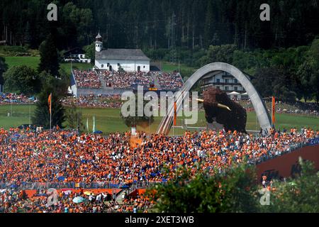 Spielberg, Autriche. 29 giugno 2024. Spettatori, tifosi durante il Gran Premio d'Austria di Formula 1 Qatar Airways 2024, 11° round del Campionato del mondo di Formula 1 2024 dal 28 al 30 giugno 2024 sul Red Bull Ring di Spielberg, Austria - foto DPPI Credit: DPPI Media/Alamy Live News Foto Stock