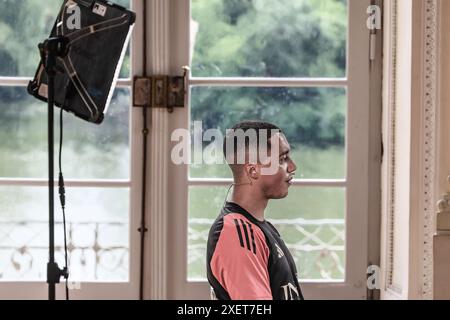 Freiberg, Germania. 29 giugno 2024. Youri Tielemans, in Belgio, nella foto durante un momento stampa informale di alcuni giocatori della nazionale belga dei Red Devils, sabato 29 giugno 2024 nel loro campo base a Freiberg am Neckar, in Germania, durante i Campionati europei di calcio UEFA Euro 2024. Lunedì i Red Devils incontreranno la Francia nel Round of 16. BELGA PHOTO BRUNO FAHY credito: Belga News Agency/Alamy Live News Foto Stock