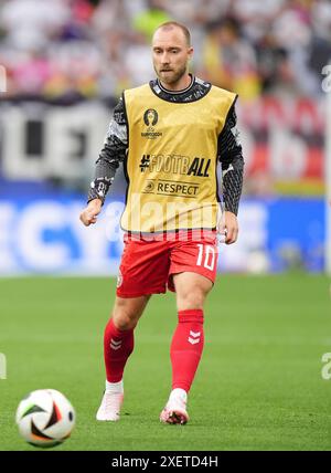 Il danese Christian Eriksen si scalda in vista della gara di UEFA Euro 2024 del 16 al BVB Stadion Dortmund di Dortmund, in Germania. Data foto: Sabato 29 giugno 2024. Foto Stock