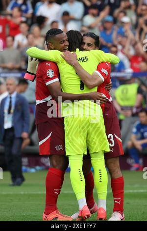 Berlino, Germania, 29, giugno 2024. Breel Embolo, Yann Sommer e Ricardo Rodríguez festeggiano la partita tra Svizzera e Italia. UEFA Euro 2024 Germania. Round di 16. Crediti: Fabideciria/Alamy Live News Foto Stock