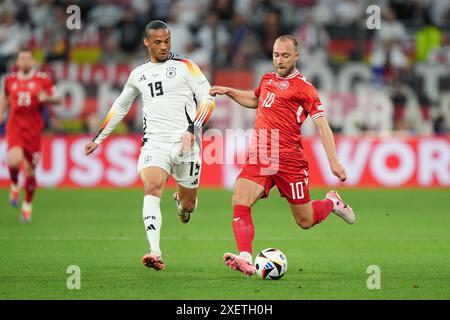 Il tedesco Leroy sane (a sinistra) e il danese Pierre-Emile Hojbjerg si ...