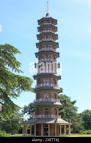 Kew Gardens, Londra, 20-06-24. La grande Pagoda di Kew fu completata nel 1762 come regalo per la principessa Augusta, la fondatrice dei giardini. Era uno di sete Foto Stock