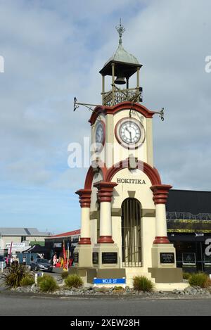 HOKITIKA, NUOVA ZELANDA, 2024-03-09 l'orologio della città segna il centro di Hokitika, nuova Zelanda Foto Stock