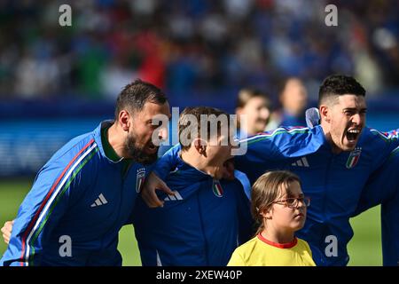 BERLINO, GERMANIA - GIUGNO 29: Gianluigi Donnarumma dell'Italia durante l'inno nazionale italiano durante la partita tra Svizzera e Italia del 16° turno - UEFA EURO 2024 all'Olympiastadion il 28 giugno 2024 a Berlino, Germania. Foto di Sebastian Frej credito: Sebo47/Alamy Live News Foto Stock