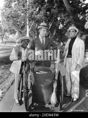 A posed Publicity Portrait of EDGAR 'BLUE BOY' CONNOR, HARRY LANGDON e AL JOLSON in HALLELUJAH, i'M A BUM aka HALLELUJAH, i'M A TRAMP 1933 Direttore LEWIS MILESTONE Original Story BEN HECHT musica e testi RICHARD RODGERS e LORENZ HART A Lewis Milestone Production / United Artists Foto Stock