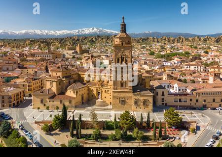 Veduta aerea della Cattedrale di Guadix a Guadix, provincia di Granada, Andalusia, Spagna Foto Stock