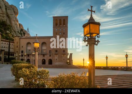 Monastero di Montserrat all'alba in Catalogna, Spagna Foto Stock