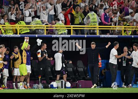 Dortmund, Germania. 30 giugno 2024. Calcio, UEFA Euro 2024, Campionato europeo, Germania - Danimarca, finale, turno di 16, stadio Dortmund, allenatore nazionale Julian Nagelsmann tifa al termine della partita. Crediti: Bernd Thissen/dpa/Alamy Live News Foto Stock