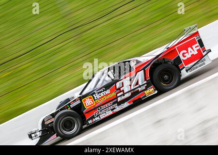 Delaware, Canada. 28 giugno 2024. La serie APC arriva a Delaware, Ontario. Driver della serie Modifieds TJ Edwards (34) di Durham, Ontario. Crediti: Luke Durda/Alamy Foto Stock