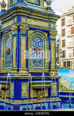 Fontana centrale, piazza principale di Plaza alta Algeciras, Spagna. Foto Stock