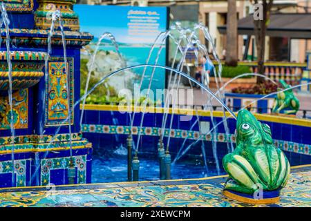 Fontana centrale, piazza principale di Plaza alta Algeciras, Spagna. Foto Stock