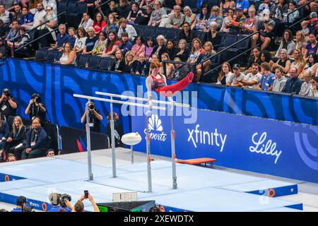 Minneapolis, Minnesota, Stati Uniti. 29 giugno 2024. JOSHUA KARNES gareggia sulle barre parallele il terzo giorno dei test di ginnastica della squadra olimpica degli Stati Uniti 2024 al Target Center di Minneapolis, Minnesota. (Immagine di credito: © Steven Garcia/ZUMA Press Wire) SOLO PER USO EDITORIALE! Non per USO commerciale! Crediti: ZUMA Press, Inc./Alamy Live News Foto Stock