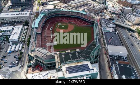 Boston, ma, Stati Uniti. 27 giugno 2024. Fenway Park: Iconico stadio di baseball di Boston dal 1912, sede dei Red Sox, conosciuto per le sue caratteristiche eccentriche e il suo significato storico (Credit Image: © Walter G. Arce Sr./ASP via ZUMA Press Wire) SOLO PER L'USO EDITORIALE! Non per USO commerciale! Foto Stock