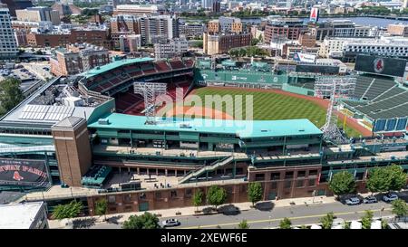 Boston, ma, Stati Uniti. 27 giugno 2024. Fenway Park: Iconico stadio di baseball di Boston dal 1912, sede dei Red Sox, conosciuto per le sue caratteristiche eccentriche e il suo significato storico (Credit Image: © Walter G. Arce Sr./ASP via ZUMA Press Wire) SOLO PER L'USO EDITORIALE! Non per USO commerciale! Foto Stock