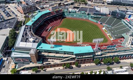 Boston, ma, Stati Uniti. 27 giugno 2024. Fenway Park: Iconico stadio di baseball di Boston dal 1912, sede dei Red Sox, conosciuto per le sue caratteristiche eccentriche e il suo significato storico (Credit Image: © Walter G. Arce Sr./ASP via ZUMA Press Wire) SOLO PER L'USO EDITORIALE! Non per USO commerciale! Foto Stock