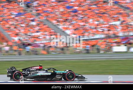 Spielberg, Austria. 29 giugno 2024. Il pilota britannico di Mercedes Lewis Hamilton gareggia durante la sessione di qualificazione del Gran Premio d'Austria di Formula 1 a Spielberg, Austria, il 29 giugno 2024. Credito: He Canling/Xinhua/Alamy Live News Foto Stock
