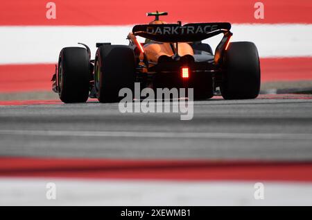 Spielberg, Austria. 29 giugno 2024. Il pilota inglese della McLaren Lando Norris gareggia durante la sessione di qualificazione del Gran Premio d'Austria di Formula 1 a Spielberg, in Austria, il 29 giugno 2024. Credito: He Canling/Xinhua/Alamy Live News Foto Stock