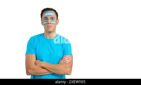 Uomo dignitoso e serio con bandiera argentina dipinta sul viso Foto Stock