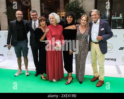 Londra, Regno Unito. 25 giugno 2024. James Hooton, Jeff Hordley, Zoe Henry, Louise Jameson, Martelle Edinborough, Michelle Hardwick e Patrick Mower hanno partecipato ai TRICS Awards 2024 alla Grosvenor House di Londra. Credito: SOPA Images Limited/Alamy Live News Foto Stock