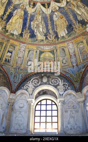 Mosaici bizantini nel Mausoleo di Galla Placidia per la Basilica di San Vitale. Ravenna. Emilia Romagna, Italia Foto Stock