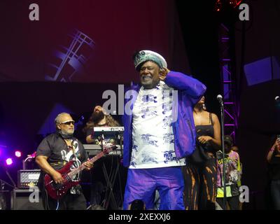 Damrosch Park Stage, Lincoln Center, Amsterdam Ave & W 62nd St, New York, NY 10023, 29 giugno 2024. George Clinton e Parliament Funkadelic si esibiscono al Damrosch Park Stage al Lincoln Center. Crediti: ©Julia Mineeva/EGBN TV News/Alamy Live News Foto Stock