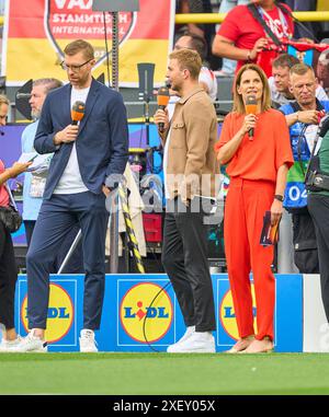 Per Mertesacker, Christoph KRAMER, Katrin Müller-Hohenstein, presentatore televisivo tedesco ZDF, presentatore sportivo, moderatore, nella migliore delle 16 partite GERMANIA - DANIMARCA dei Campionati europei UEFA 2024 il 29 giugno 2024 a Dormund, Germania. Fotografo: Peter Schatz Foto Stock