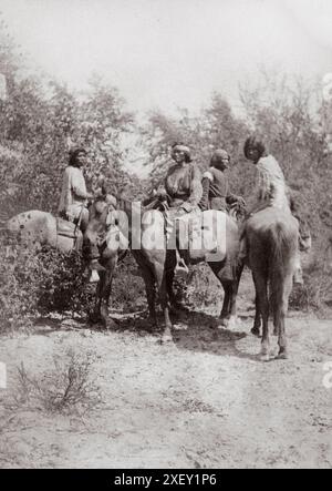 Foto d'epoca degli Indiani della Colorado Valley. Incontrati su strada. USA. 1870-1880 Foto Stock