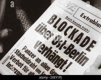 Crisi di Berlino del 1961. La serie di foto d'archivio raffigura il divieto di viaggio dell'agosto 1961 tra Berlino Est e Berlino Ovest e mostra la costruzione di barricate che alla fine sarebbero diventate il muro di Berlino. Germania. 1961 Foto Stock