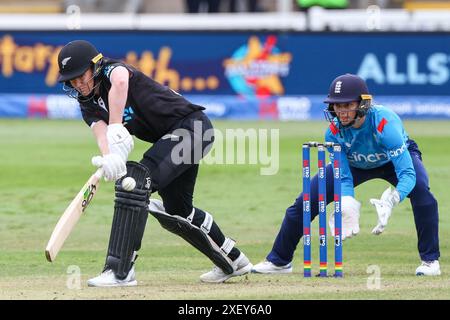 Worcester, Regno Unito. 30 giugno 2024. Maddy Green in azione con la mazza durante il MetroBank Women's ODI match tra England Women e New Zealand Women a New Road, Worcester, Regno Unito, il 30 giugno 2024. Foto di Stuart Leggett. Solo per uso editoriale, licenza richiesta per uso commerciale. Non utilizzare in scommesse, giochi o pubblicazioni di singoli club/campionato/giocatori. Crediti: UK Sports Pics Ltd/Alamy Live News Foto Stock