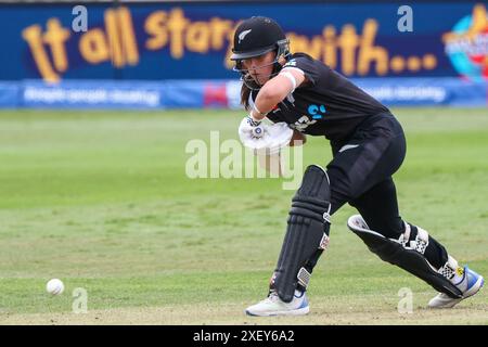 Worcester, Regno Unito. 30 giugno 2024. Amelia Kerr in azione durante il MetroBank Women's ODI match tra England Women e New Zealand Women a New Road, Worcester, Regno Unito, il 30 giugno 2024. Foto di Stuart Leggett. Solo per uso editoriale, licenza richiesta per uso commerciale. Non utilizzare in scommesse, giochi o pubblicazioni di singoli club/campionato/giocatori. Crediti: UK Sports Pics Ltd/Alamy Live News Foto Stock