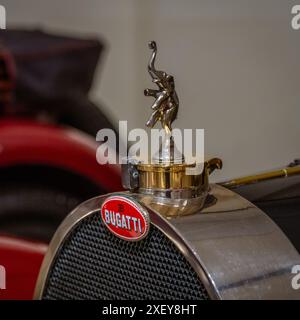 Logo dell'auto Bugatti Type 46 1930 nel Museo dei motori di Franschhoek. Foto Stock