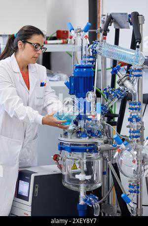 Minipilot, reattore in vetro, apparecchiature per impianti pilota, laboratorio di biotecnologie, industria alimentare, unità di salute, Centro tecnologico, Tecnalia Research & Innov Foto Stock