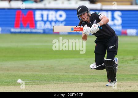 Worcester, Regno Unito. 30 giugno 2024. Amelia Kerr /a per la nuova Zelanda durante il MetroBank Women's ODI match tra England Women e New Zealand Women a New Road, Worcester, Regno Unito, il 30 giugno 2024. Foto di Stuart Leggett. Solo per uso editoriale, licenza richiesta per uso commerciale. Non utilizzare in scommesse, giochi o pubblicazioni di singoli club/campionato/giocatori. Crediti: UK Sports Pics Ltd/Alamy Live News Foto Stock