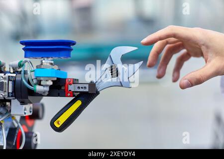 Utilizzo di robotica flessibile nei processi di produzione industriale, robot mobile, unità di produzione avanzata, Technology Centre, Tecnalia Research & Inno Foto Stock