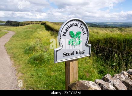 Vista verso est lungo il Vallo di Adriano da Steel Rigg, Northumberland, Inghilterra Foto Stock