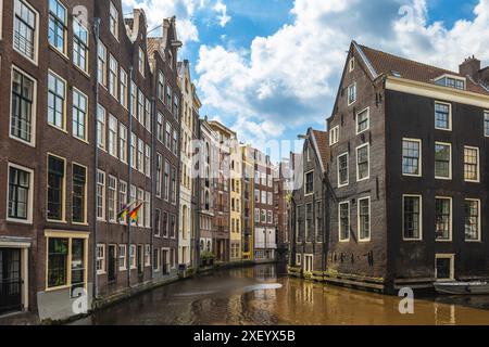 Le case si trovano direttamente sull'acqua a Vredenburgh, Amsterdam, olandese Foto Stock