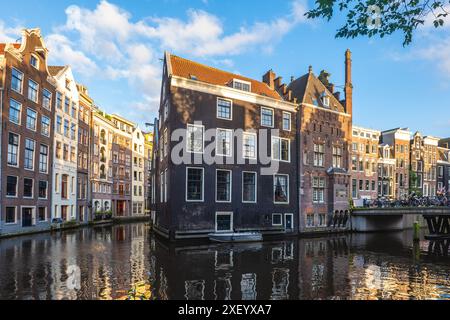 Le case si trovano direttamente sull'acqua a Vredenburgh, Amsterdam, olandese Foto Stock