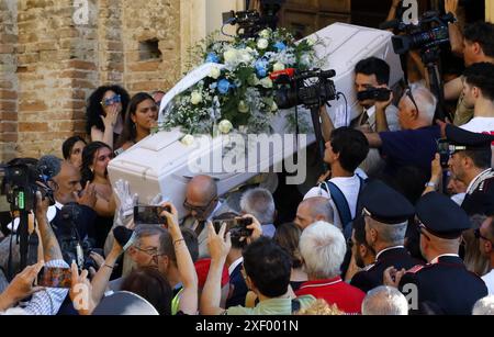 Rosciano - PESCARA - Rosciano - funerale di Christopher Thomas Luciani, il ragazzo ucciso dai pari nel parco Baden Powell in provincia di Pescara solo uso editoriale Foto Stock