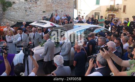 Rosciano - Pescara - funerale di Cristoforo Tommaso Luciani, nella chiesa dell'assunzione della Beata Vergine Maria. Il ragazzo ucciso nel parco "Baden Powell" dai suoi pari solo uso editoriale Foto Stock