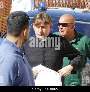 Rosciano - PESCARA - Rosciano - funerale di Christopher Thomas Luciani, il ragazzo ucciso dai pari nel parco di Baden Powell in provincia di Pescara, nella foto DON ANTONIO COLUCCIA solo uso editoriale Foto Stock